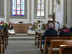 Heilige Messe mit karnevalistischem Ambiente (Foto: Karl-Franz Thiede)